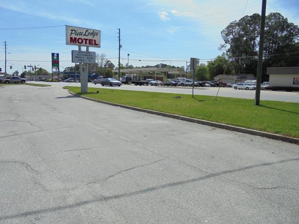 Pinelodge Motel Baxley Exterior foto